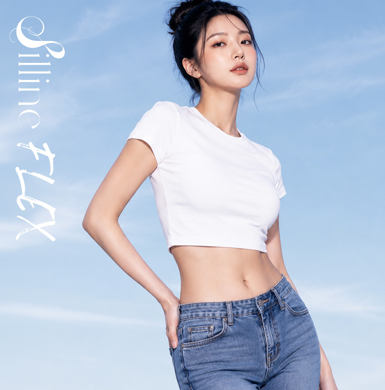 하늘을 배경으로 바디라인을 드러낸 모델 - 실라인 FLEX 시그니처